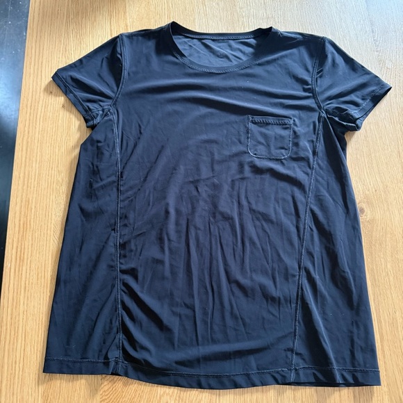Lululemon Workout Tee with Front Pocket - Picture 1 of 3